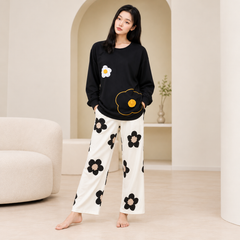 Black Daisy Printed Sweatshirt with White Floral Wide-Leg Pajama Set