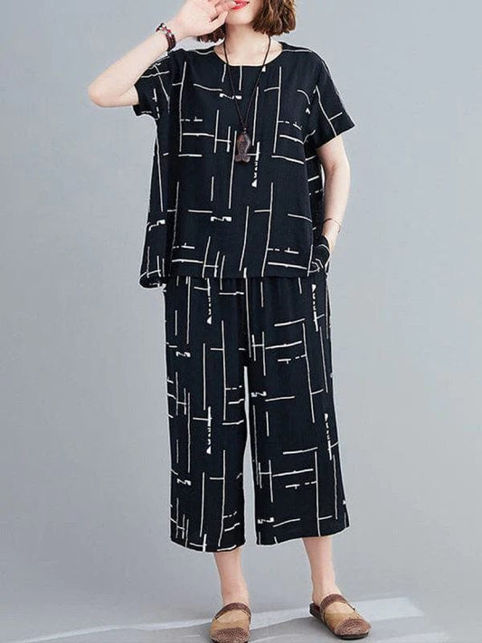 BLACK LINING HALF SLEEVES PRINTED CAPRI SETS